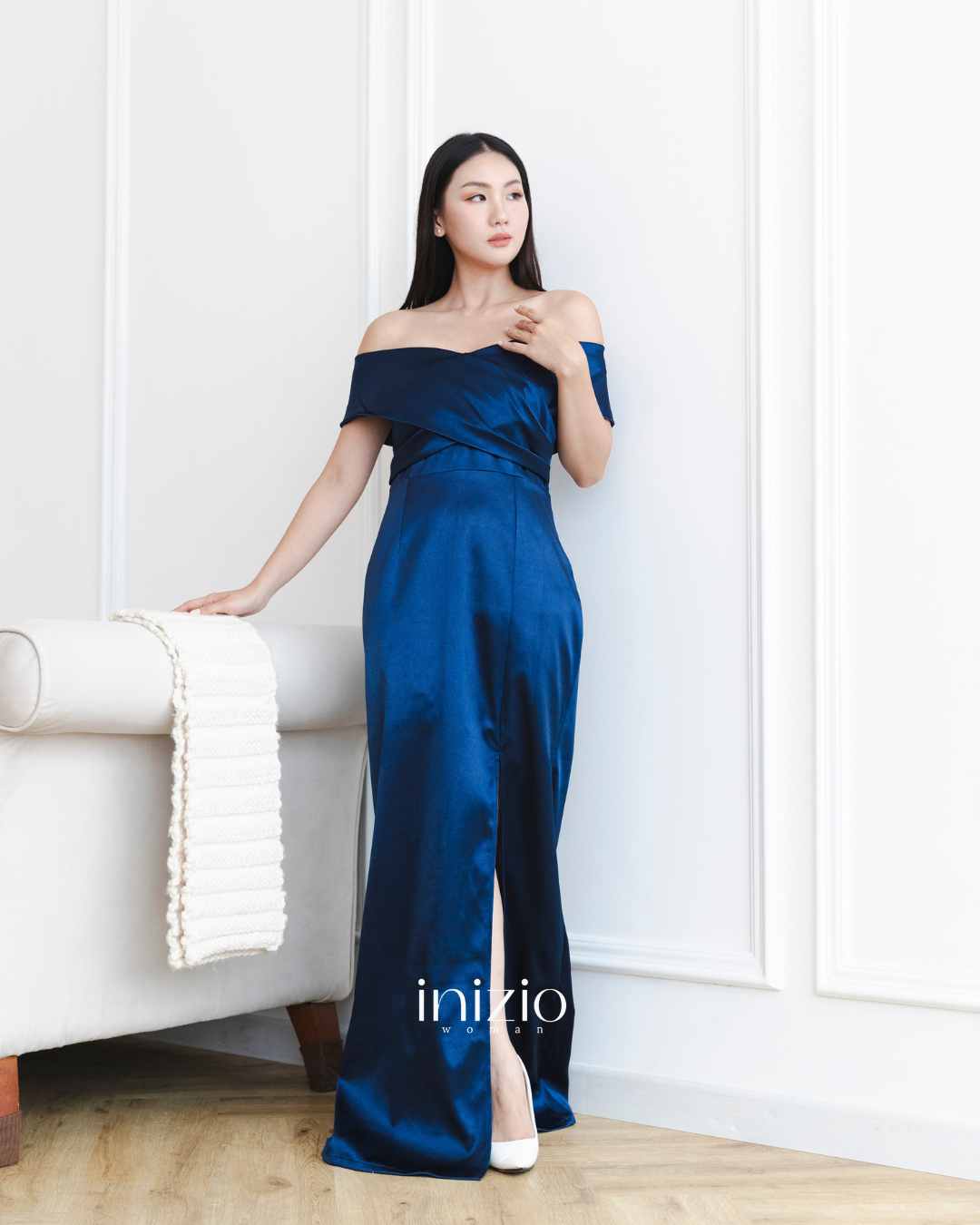 Erla Sabrina dress in Navy