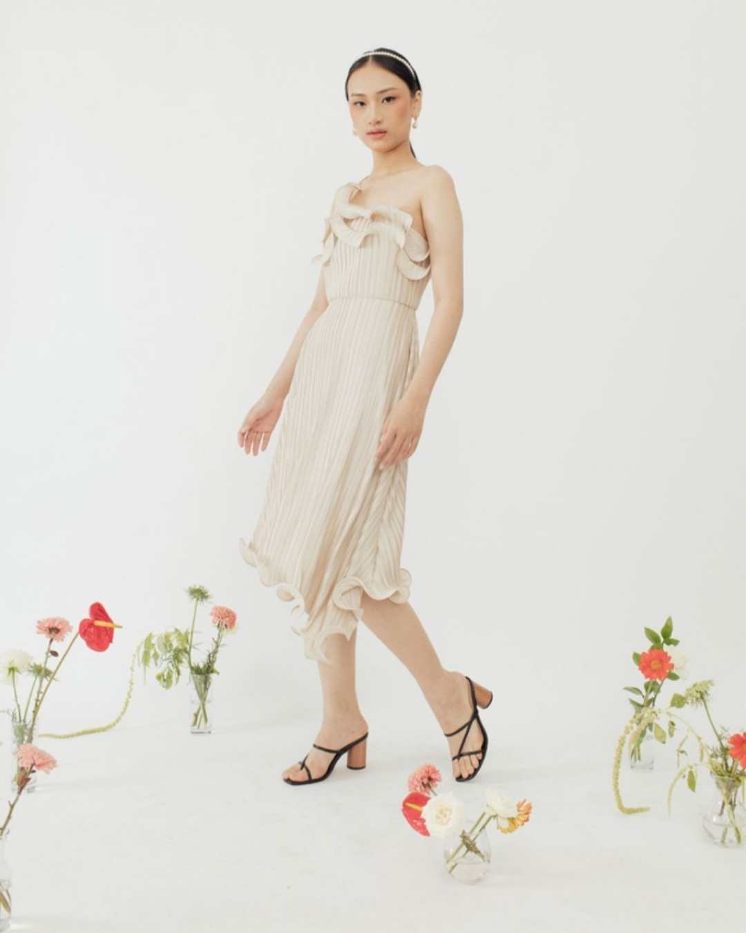 Rowen dress in Gold