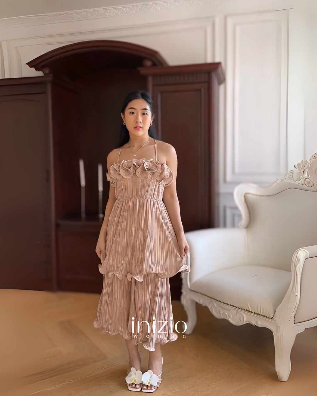 Palma Pleats dress in Champange